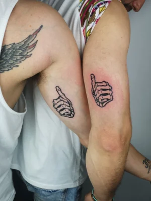 Manos Esqueleto2 2 11Zon | Culpa Mía Tattoo - Estudio Tatuajes Madrid